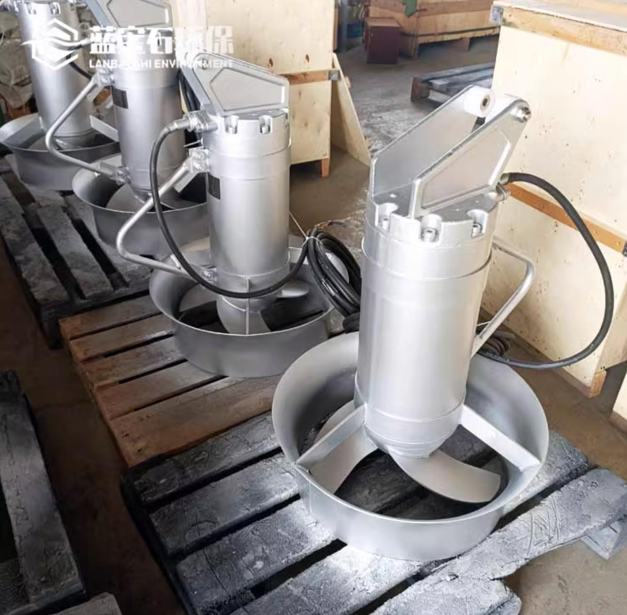 不銹鋼潛水?dāng)嚢铏C(jī)適用于哪些環(huán)境？專業(yè)選型與應(yīng)用環(huán)境深度解析